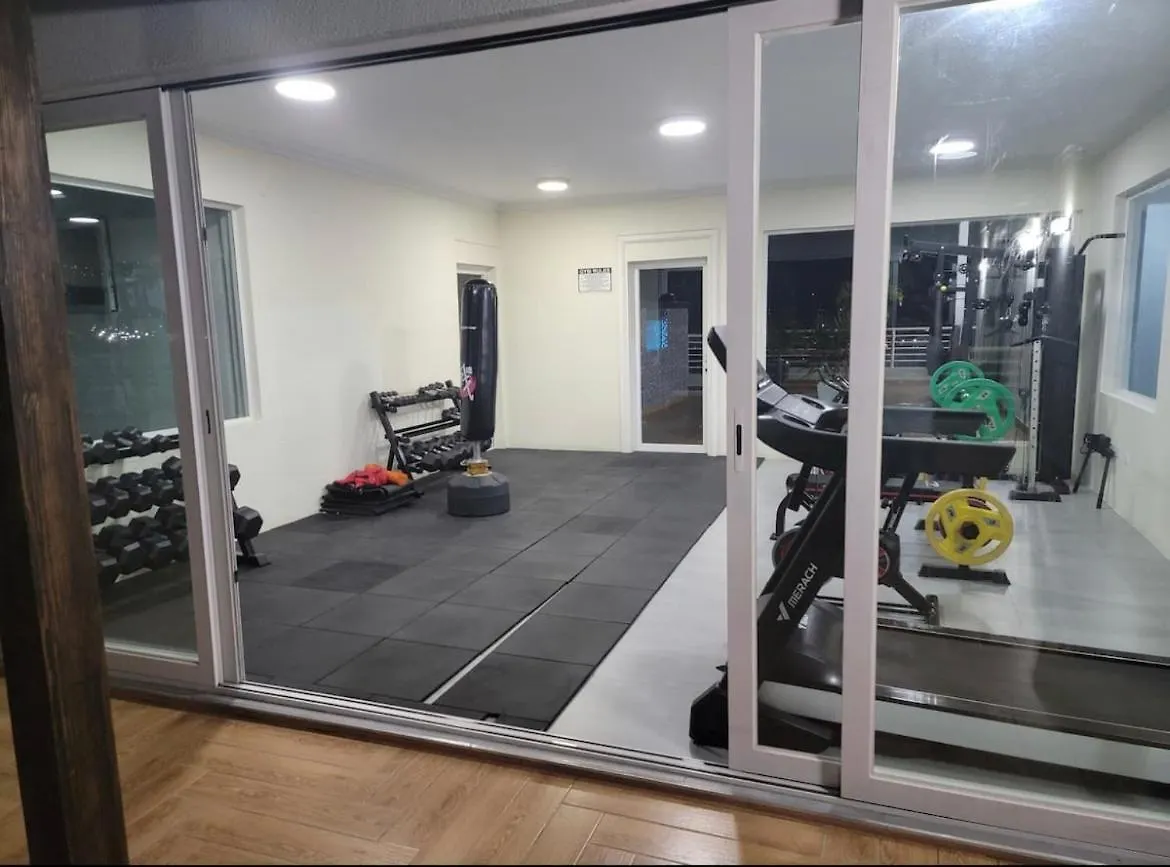 Luxury Apartment With Pool - Kensington Gate - New Kingston